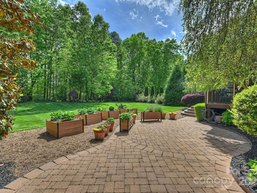 2001 Arundale Lane, Matthews, NC 28104.  MLS# CAR4248110, YatesRealty ID 10108. 