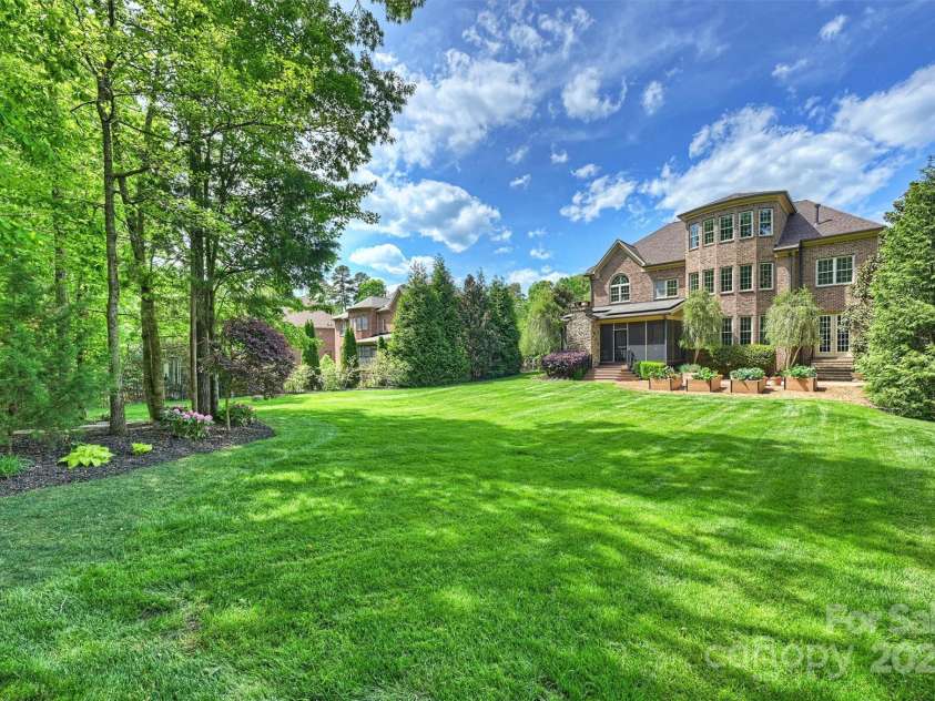 2001 Arundale Lane, Matthews, NC 28104.  MLS# CAR4248110, YatesRealty ID 10108. 