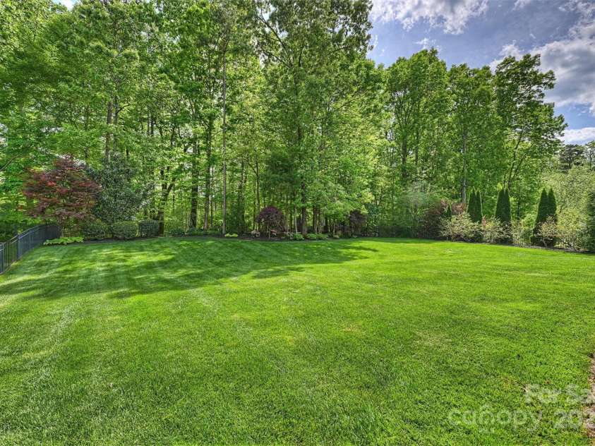 2001 Arundale Lane, Matthews, NC 28104.  MLS# CAR4248110, YatesRealty ID 10108. 