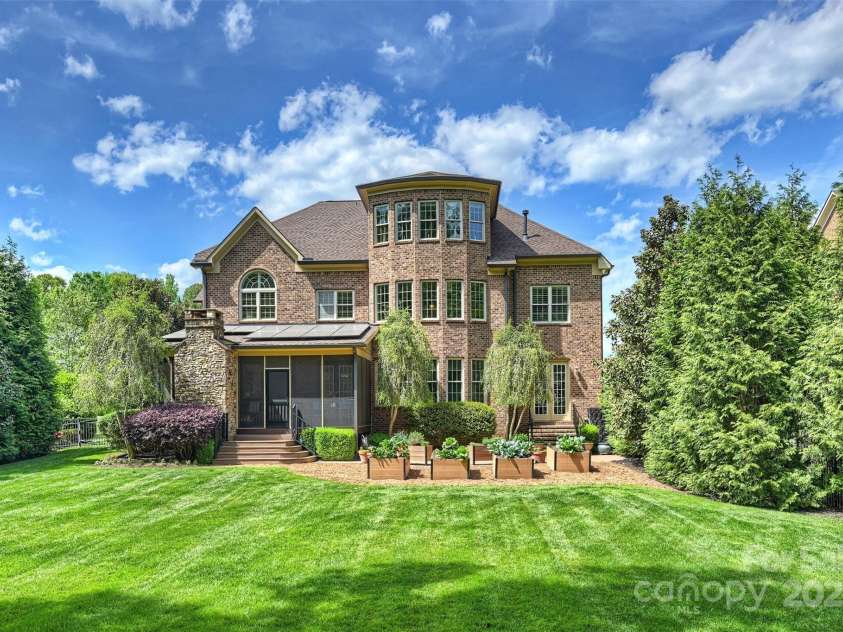 2001 Arundale Lane, Matthews, NC 28104.  MLS# CAR4248110, YatesRealty ID 10108. 