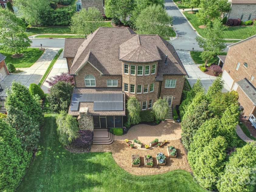 2001 Arundale Lane, Matthews, NC 28104.  MLS# CAR4248110, YatesRealty ID 10108. 