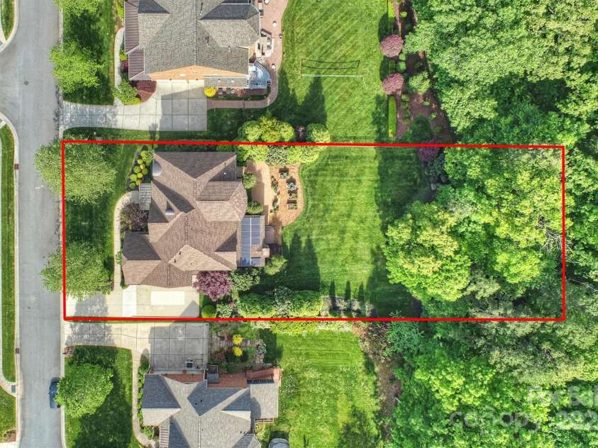 2001 Arundale Lane, Matthews, NC 28104.  MLS# CAR4248110, YatesRealty ID 10108. 