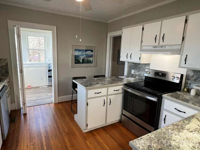 122 Murphy Court, Morganton, NC 28655.  MLS# CAR4332330, YatesRealty ID 10109. 