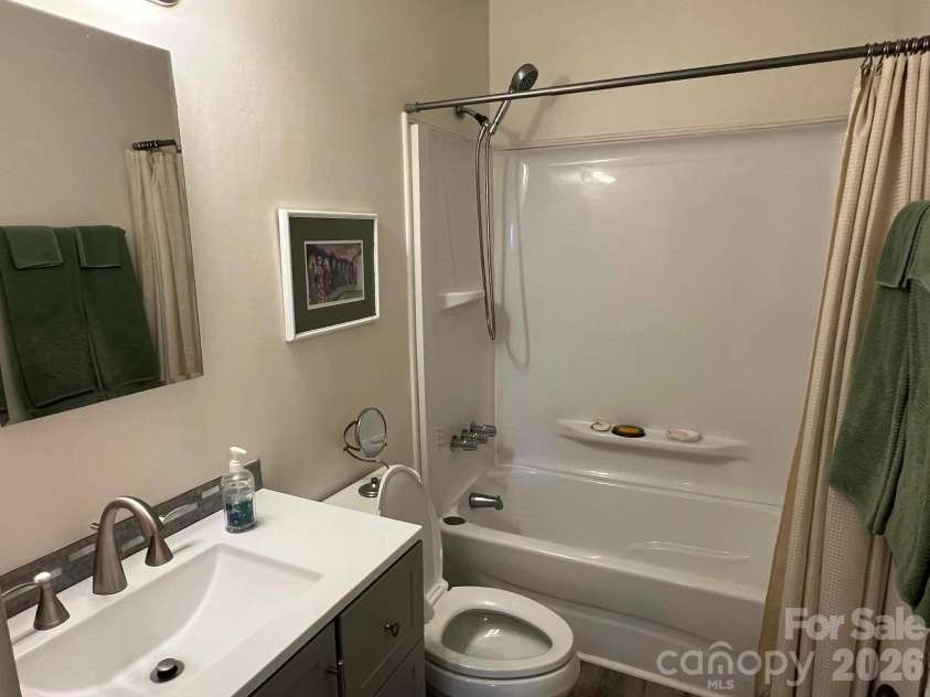 122 Murphy Court, Morganton, NC 28655.  MLS# CAR4332330, YatesRealty ID 10109. 