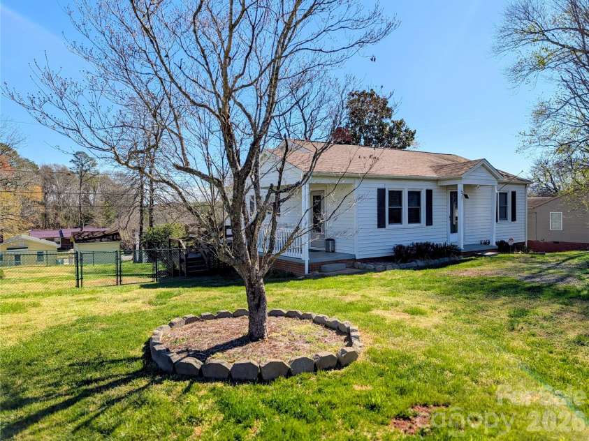 122 Murphy Court, Morganton, NC 28655.  MLS# CAR4332330, YatesRealty ID 10109. 