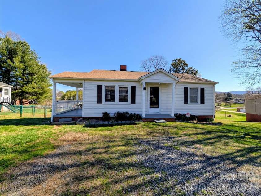 122 Murphy Court, Morganton, NC 28655.  MLS# CAR4332330, YatesRealty ID 10109. 