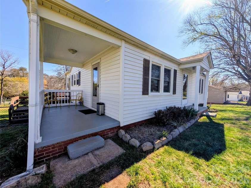 122 Murphy Court, Morganton, NC 28655.  MLS# CAR4332330, YatesRealty ID 10109. 