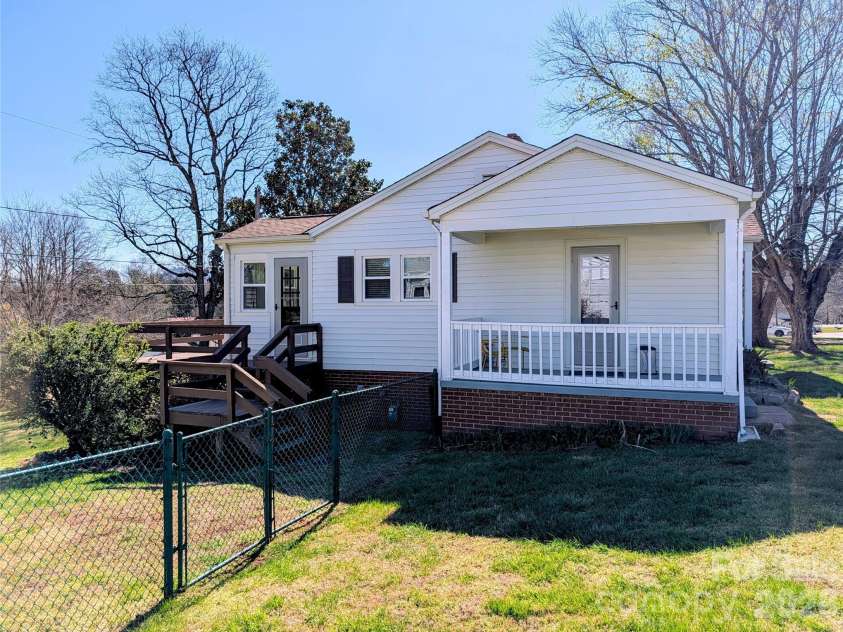 122 Murphy Court, Morganton, NC 28655.  MLS# CAR4332330, YatesRealty ID 10109. 