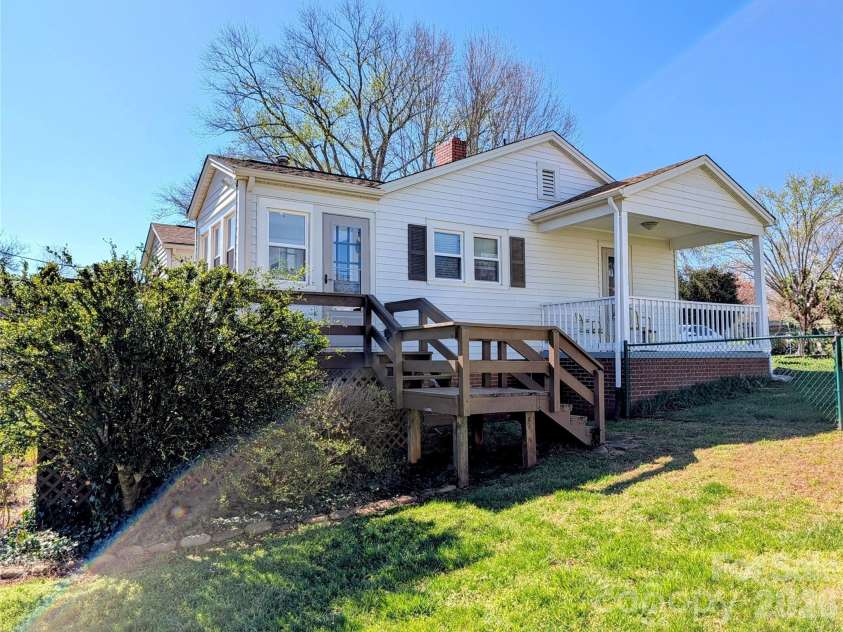 122 Murphy Court, Morganton, NC 28655.  MLS# CAR4332330, YatesRealty ID 10109. 