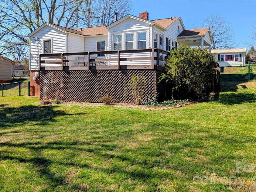 122 Murphy Court, Morganton, NC 28655.  MLS# CAR4332330, YatesRealty ID 10109. 