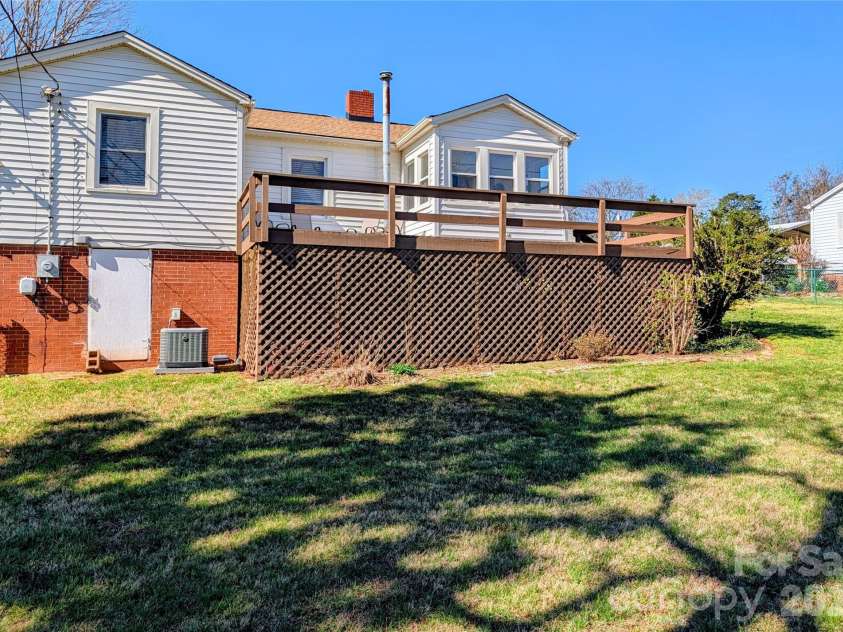 122 Murphy Court, Morganton, NC 28655.  MLS# CAR4332330, YatesRealty ID 10109. 