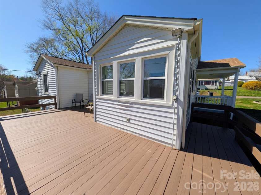 122 Murphy Court, Morganton, NC 28655.  MLS# CAR4332330, YatesRealty ID 10109. 