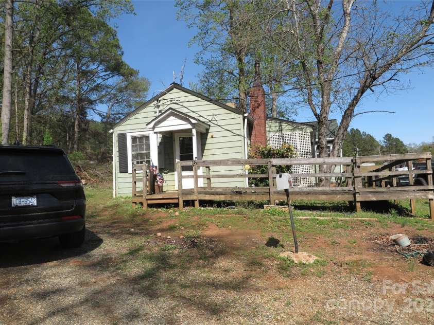 2547 Gastonia Highway, Lincolnton, NC 28092.  MLS# CAR4242258, YatesRealty ID 10109. 