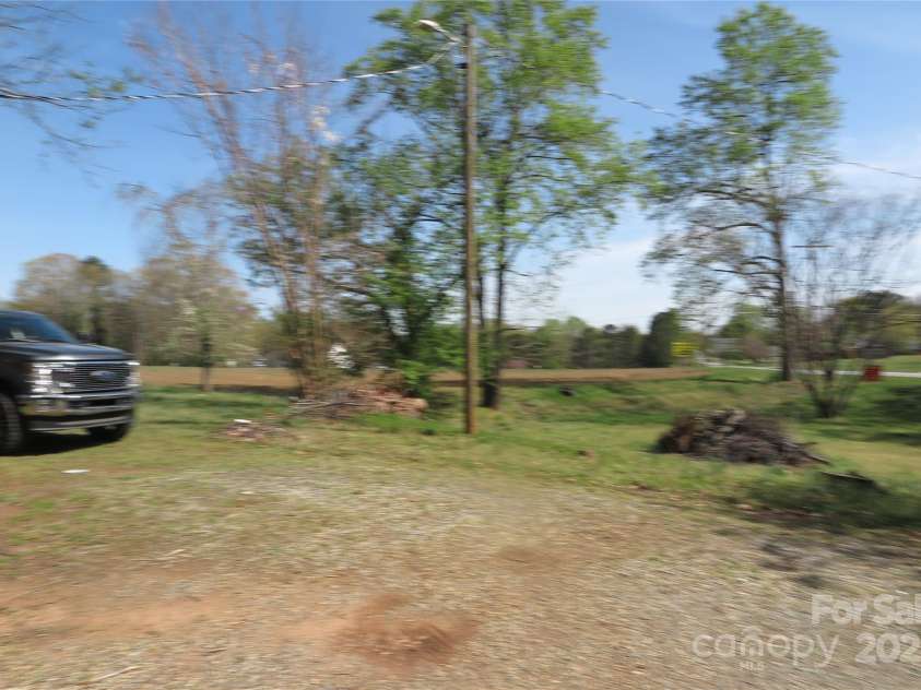 2547 Gastonia Highway, Lincolnton, NC 28092.  MLS# CAR4242258, YatesRealty ID 10109. 