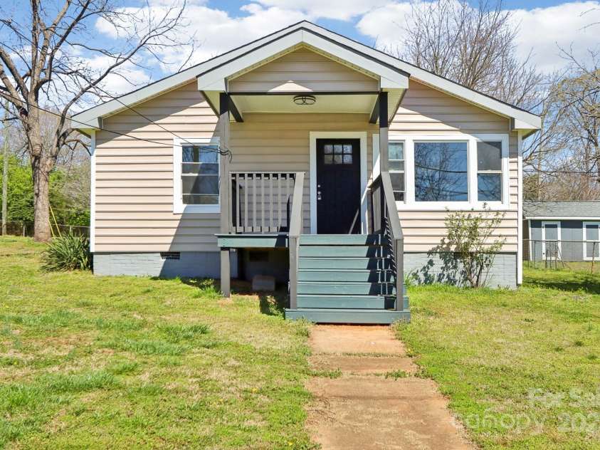 604 Rankin Avenue, Mount Holly, NC 28120.  MLS# CAR4237087, YatesRealty ID 10110. 