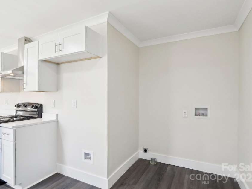 604 Rankin Avenue, Mount Holly, NC 28120.  MLS# CAR4237087, YatesRealty ID 10110. 