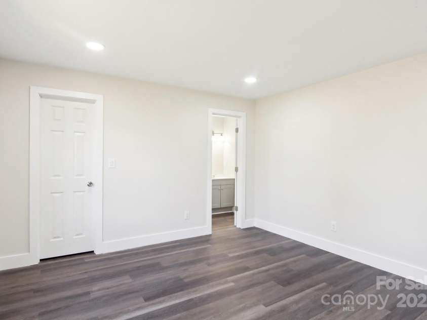 604 Rankin Avenue, Mount Holly, NC 28120.  MLS# CAR4237087, YatesRealty ID 10110. 