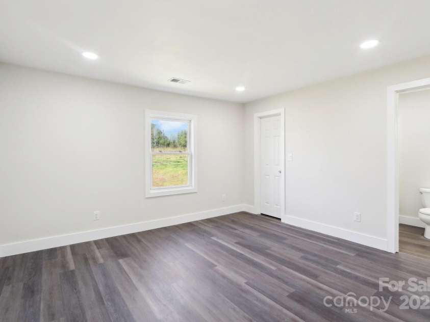 604 Rankin Avenue, Mount Holly, NC 28120.  MLS# CAR4237087, YatesRealty ID 10110. 