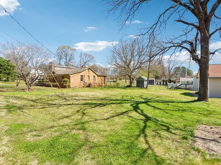 604 Rankin Avenue, Mount Holly, NC 28120.  MLS# CAR4237087, YatesRealty ID 10110. 