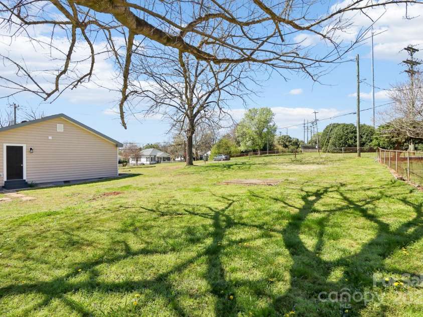 604 Rankin Avenue, Mount Holly, NC 28120.  MLS# CAR4237087, YatesRealty ID 10110. 