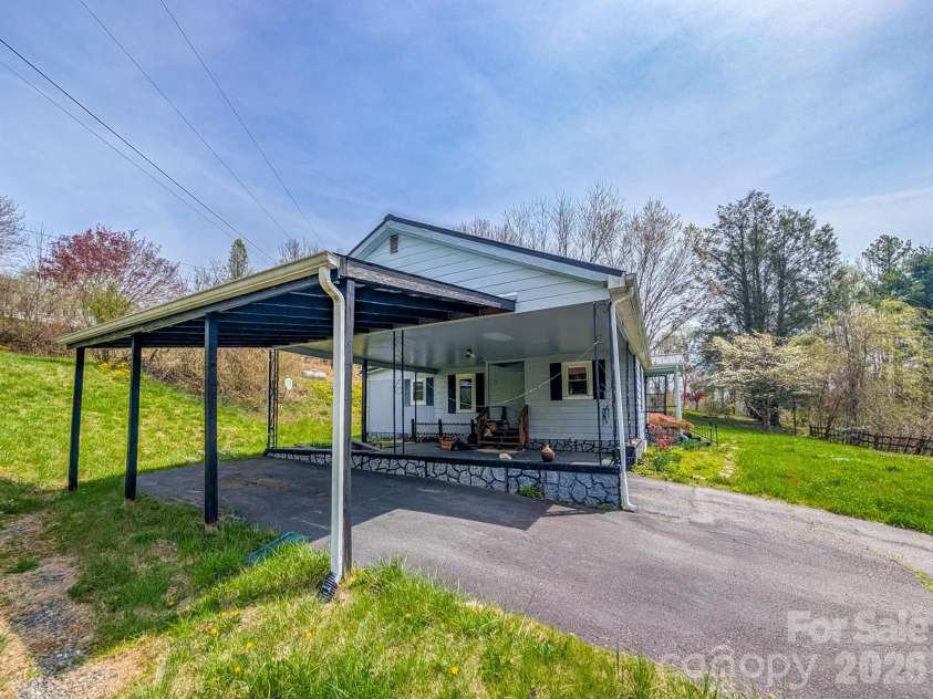97 Tom Sparks Road, Spruce Pine, NC 28777.  MLS# CAR4335916, YatesRealty ID 10110. 