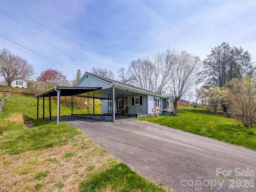 97 Tom Sparks Road, Spruce Pine, NC 28777.  MLS# CAR4335916, YatesRealty ID 10110. 