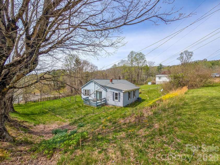 97 Tom Sparks Road, Spruce Pine, NC 28777.  MLS# CAR4335916, YatesRealty ID 10110. 