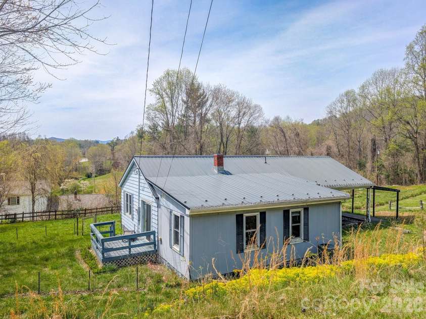 97 Tom Sparks Road, Spruce Pine, NC 28777.  MLS# CAR4335916, YatesRealty ID 10110. 