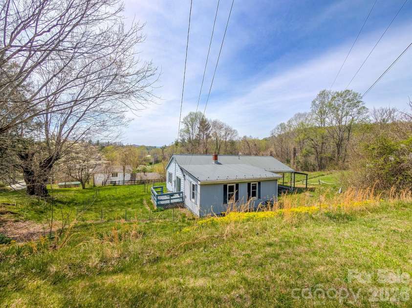 97 Tom Sparks Road, Spruce Pine, NC 28777.  MLS# CAR4335916, YatesRealty ID 10110. 