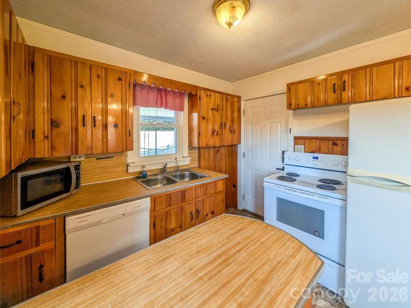 97 Tom Sparks Road, Spruce Pine, NC 28777.  MLS# CAR4335916, YatesRealty ID 10110. Kitchen