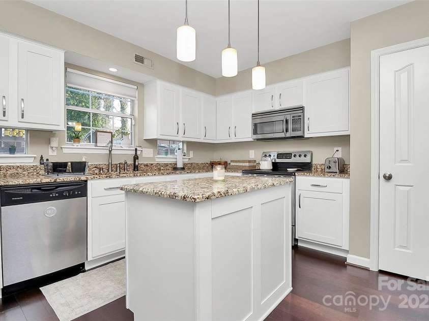 3516 Mill Stream Court, Charlotte, NC 28209.  MLS# CAR4220977, YatesRealty ID 10111. 