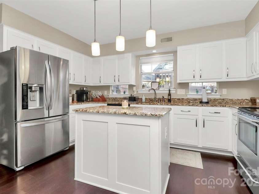 3516 Mill Stream Court, Charlotte, NC 28209.  MLS# CAR4220977, YatesRealty ID 10111. 