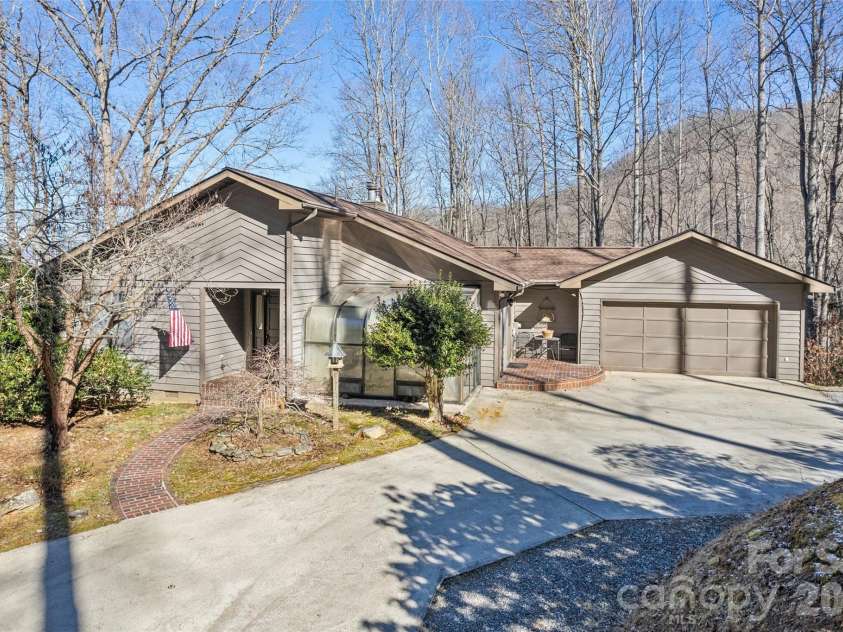 831 Forest Run Road, Whittier, NC 28789.  MLS# CAR4337836, YatesRealty ID 10112. 