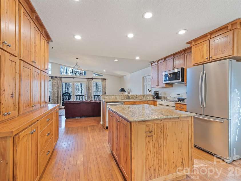 831 Forest Run Road, Whittier, NC 28789.  MLS# CAR4337836, YatesRealty ID 10112. 