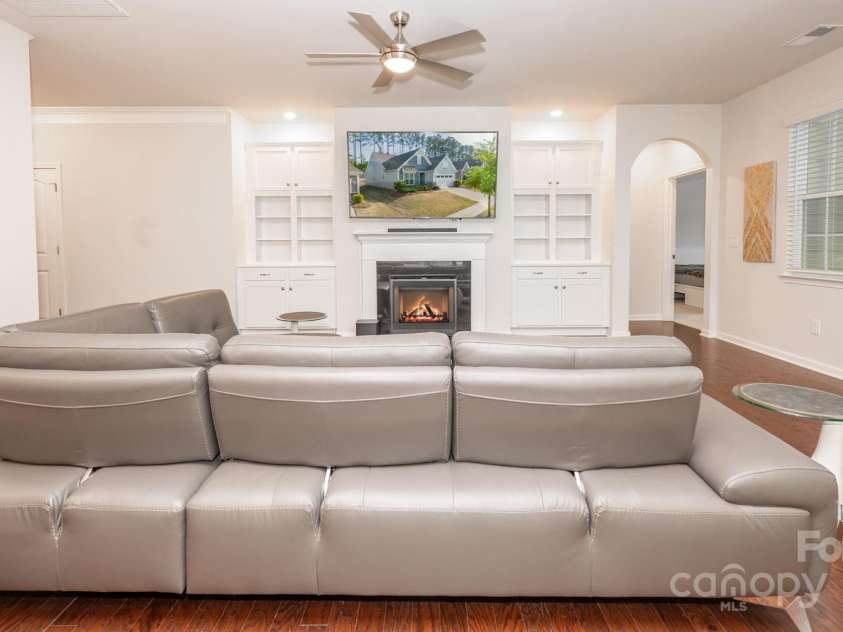 529 Cellini Place, Mount Holly, NC 28120.  MLS# CAR4246421, YatesRealty ID 10114. Great room