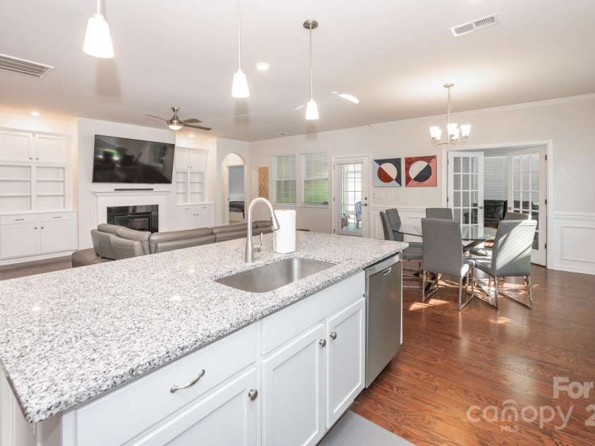 529 Cellini Place, Mount Holly, NC 28120.  MLS# CAR4246421, YatesRealty ID 10114. Kitchen island