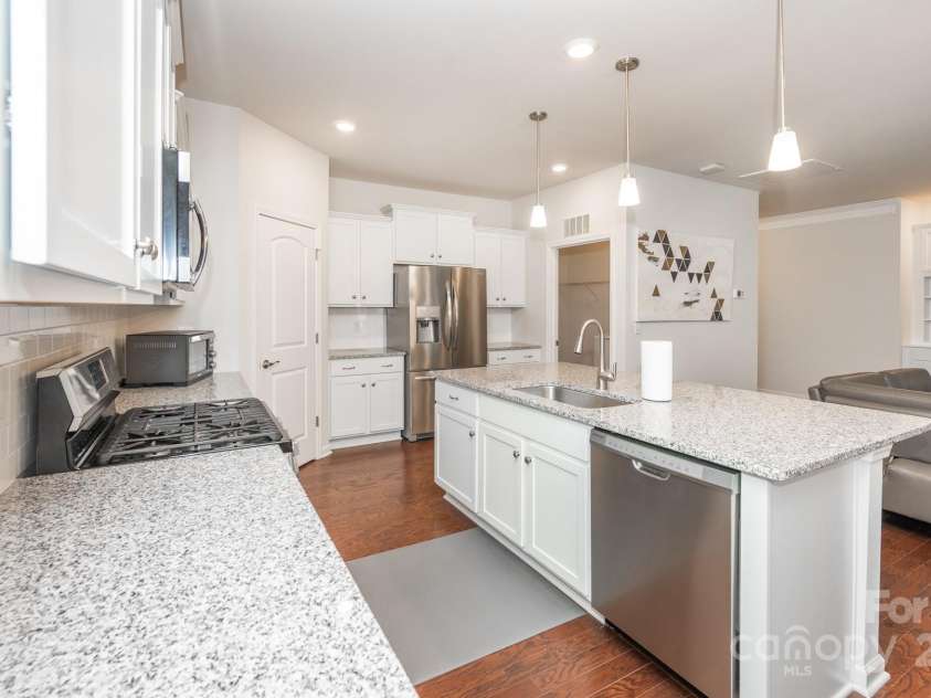 529 Cellini Place, Mount Holly, NC 28120.  MLS# CAR4246421, YatesRealty ID 10114. Kitchen & island