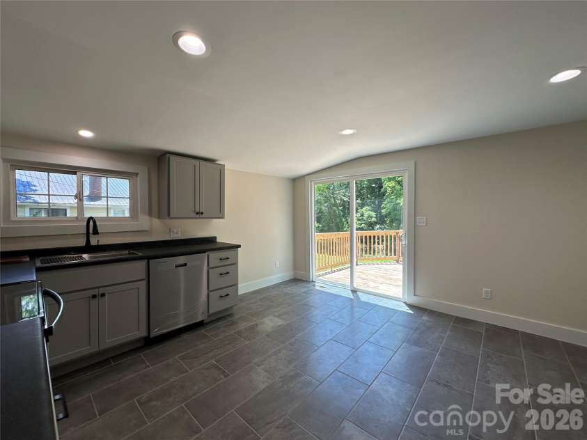 123 State Street, Asheville, NC 28806.  MLS# CAR4350606, YatesRealty ID 10115. Spacious Kitchen