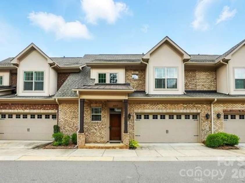 5107 Waldron Meadow Drive, Charlotte, NC 28226.  MLS# CAR4353378, YatesRealty ID 10117. 