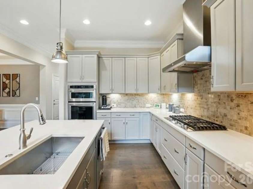 5107 Waldron Meadow Drive, Charlotte, NC 28226.  MLS# CAR4353378, YatesRealty ID 10117. 