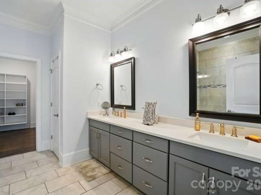 5107 Waldron Meadow Drive, Charlotte, NC 28226.  MLS# CAR4353378, YatesRealty ID 10117. 