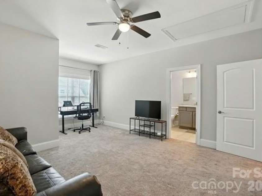 5107 Waldron Meadow Drive, Charlotte, NC 28226.  MLS# CAR4353378, YatesRealty ID 10117. 