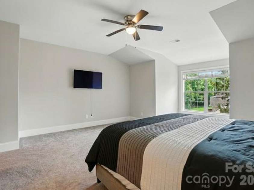 5107 Waldron Meadow Drive, Charlotte, NC 28226.  MLS# CAR4353378, YatesRealty ID 10117. 