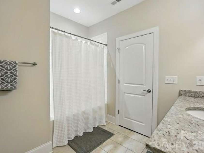5107 Waldron Meadow Drive, Charlotte, NC 28226.  MLS# CAR4353378, YatesRealty ID 10117. 