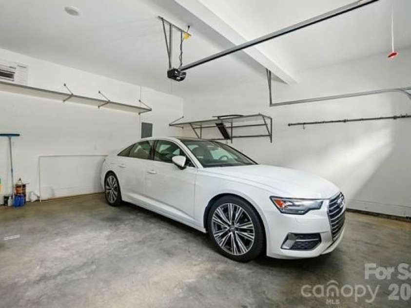 5107 Waldron Meadow Drive, Charlotte, NC 28226.  MLS# CAR4353378, YatesRealty ID 10117. 