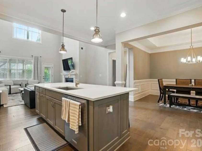 5107 Waldron Meadow Drive, Charlotte, NC 28226.  MLS# CAR4353378, YatesRealty ID 10117. Open Floor Concept