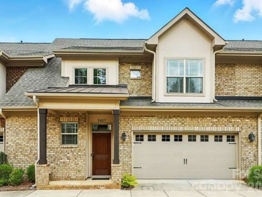 5107 Waldron Meadow Drive, Charlotte, NC 28226.  MLS# CAR4353378, YatesRealty ID 10117. Welcome Home!