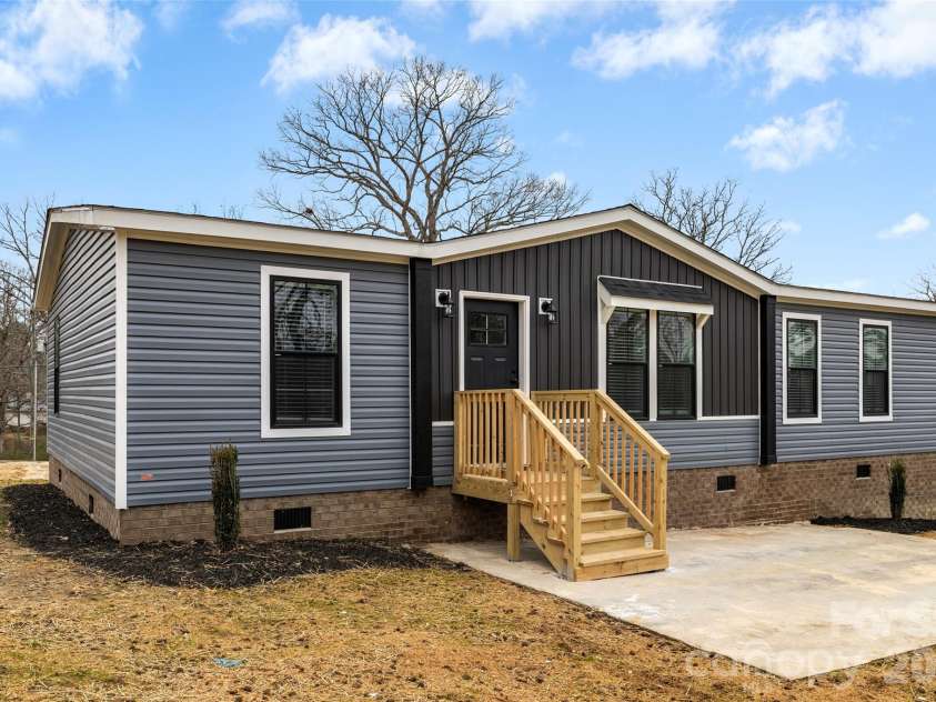 1105 Marion Street, Lancaster, SC 29720.  MLS# CAR4353257, YatesRealty ID 10118. 