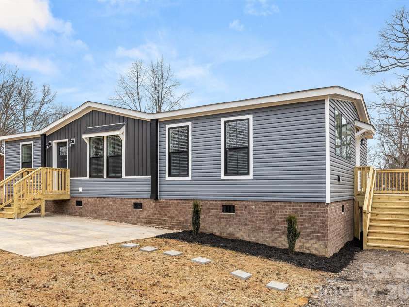 1105 Marion Street, Lancaster, SC 29720.  MLS# CAR4353257, YatesRealty ID 10118. 