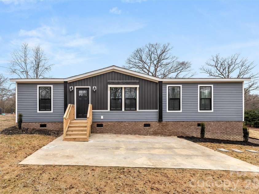 1105 Marion Street, Lancaster, SC 29720.  MLS# CAR4353257, YatesRealty ID 10118. 